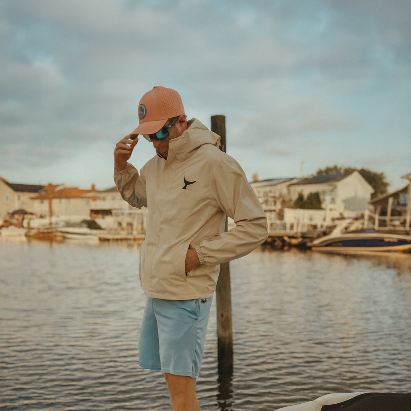 THE SHELL-LITE (jacket)